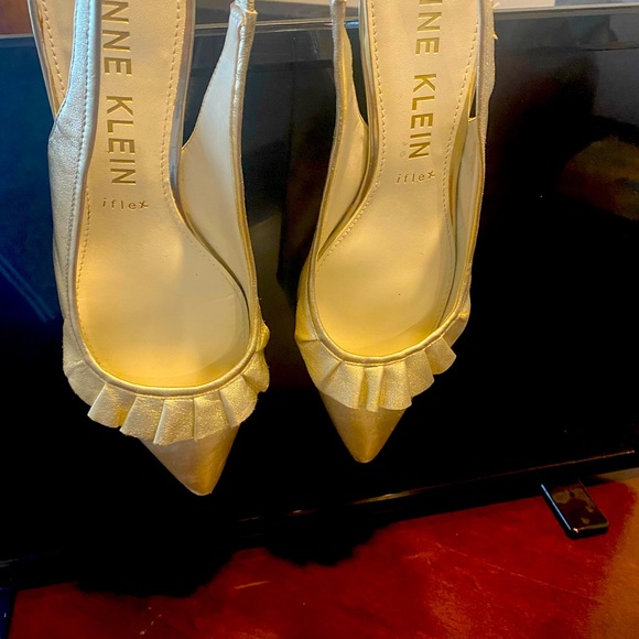Ann Klein kit heel gold sling back shoes - Picture 5 of 6